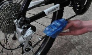 Kæderens og smørre sæt til din cykel - effektiv rengøring og smørring - Easylight.dk