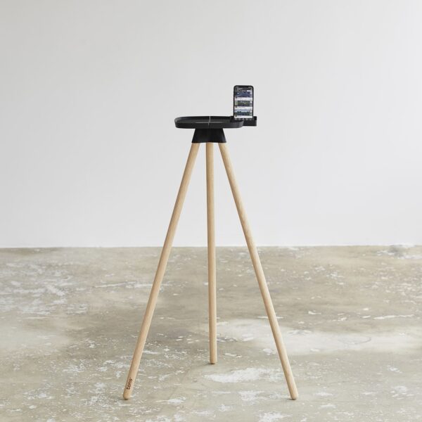 Tons Tray med mobilholder naturlig eg