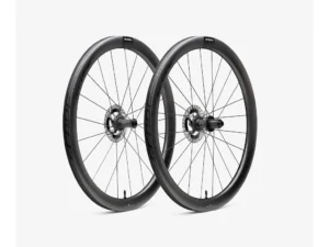 Scope R4.A 700c 45mm hjulsæt Shimano body disc carbon sorte decals